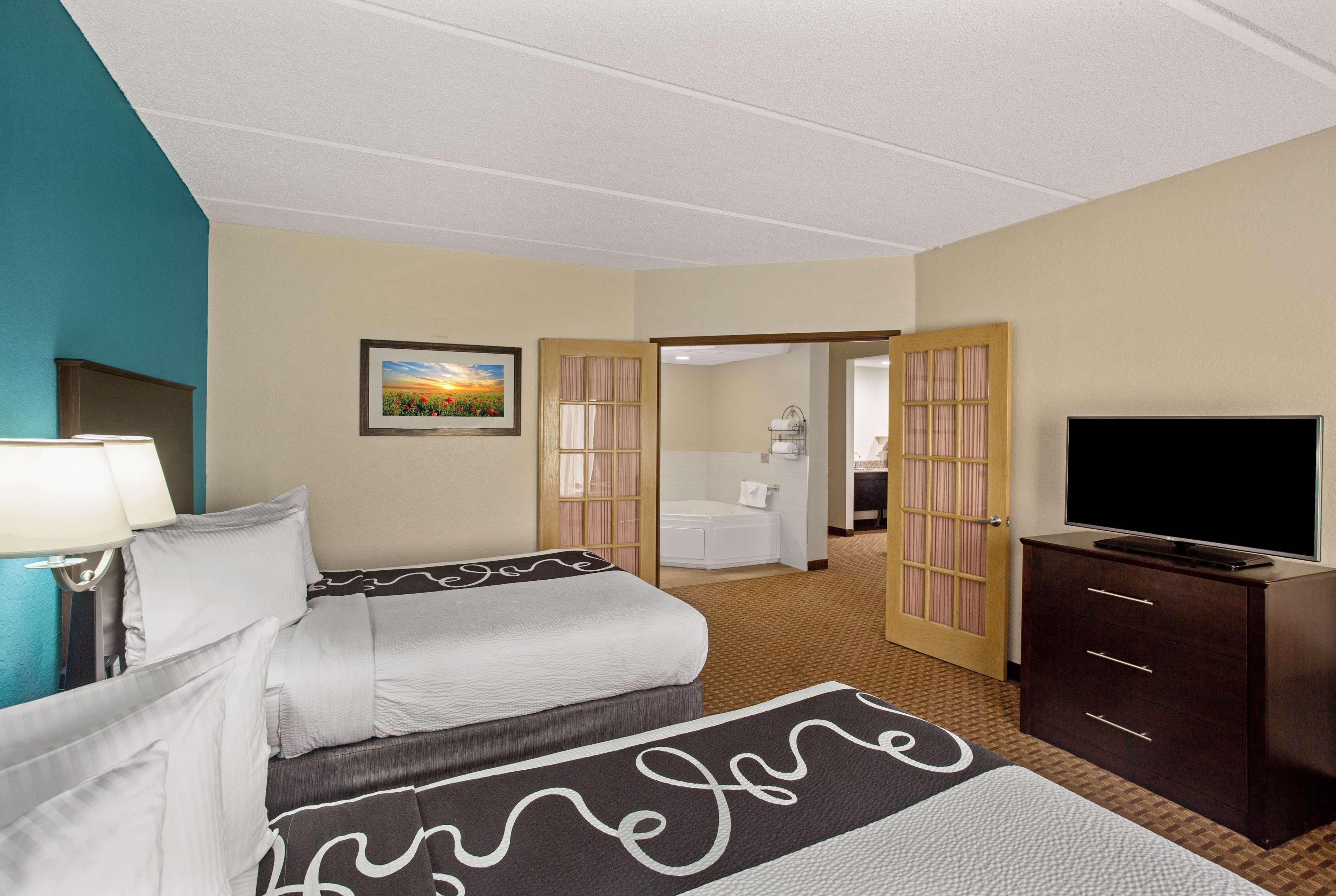 Comfort Inn & Suites Sarasota I75 The Meadows Exterior foto