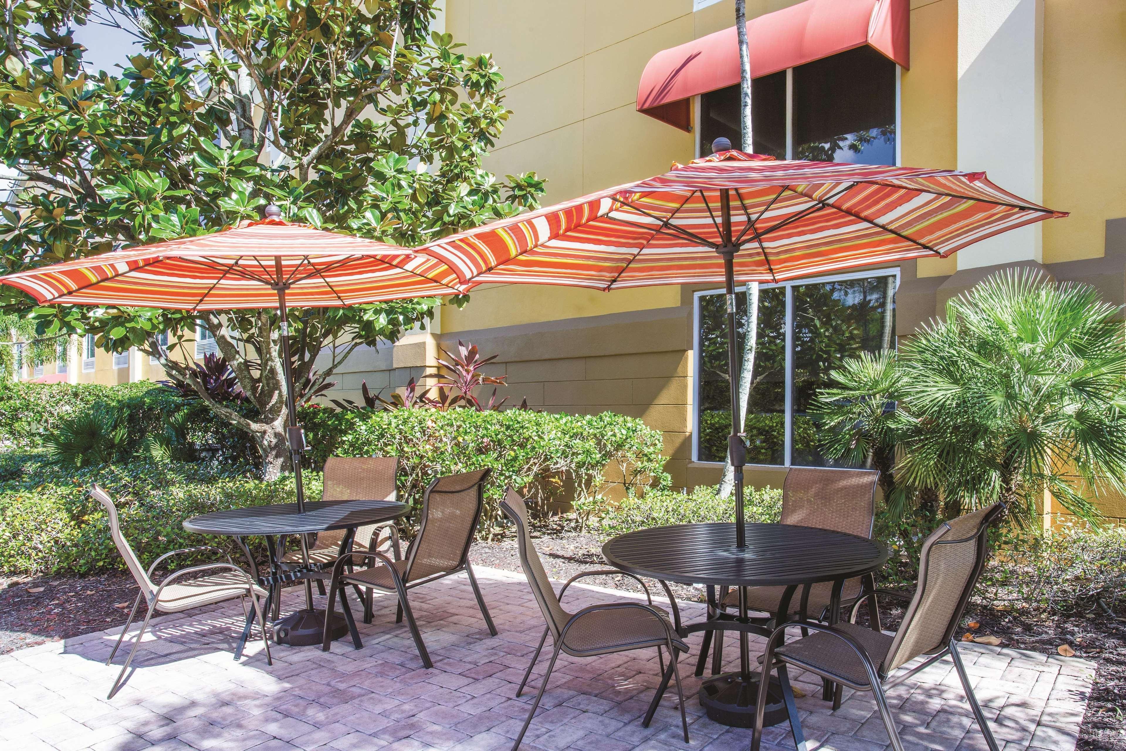 Comfort Inn & Suites Sarasota I75 The Meadows Exterior foto